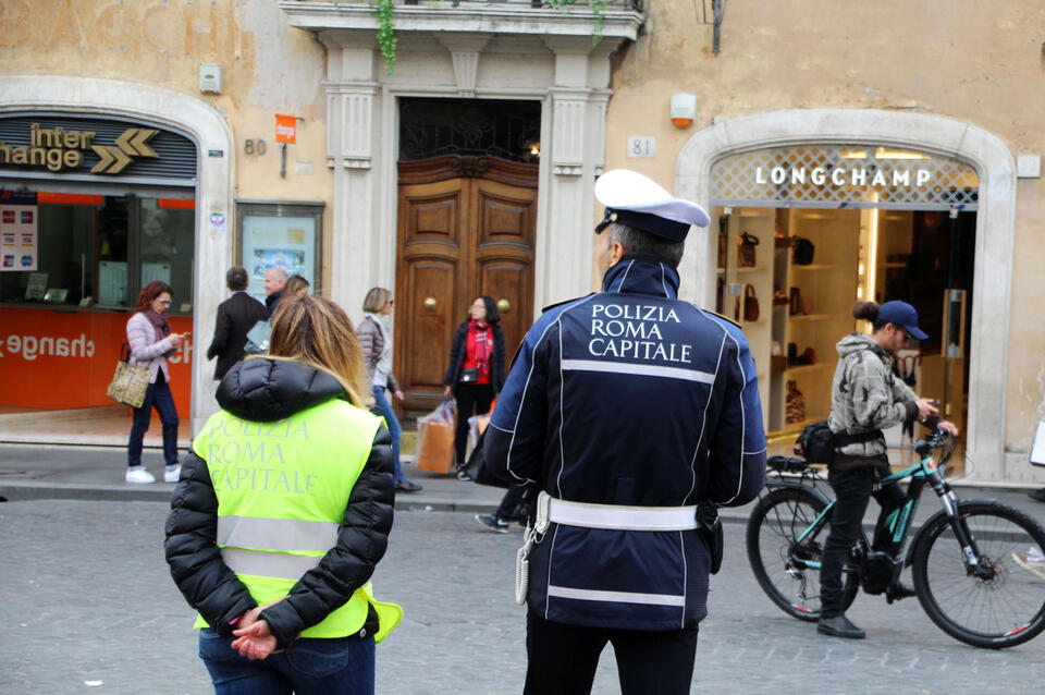 Włoska policja - zdjęcie ilustracyjne.. / autor: Fratria