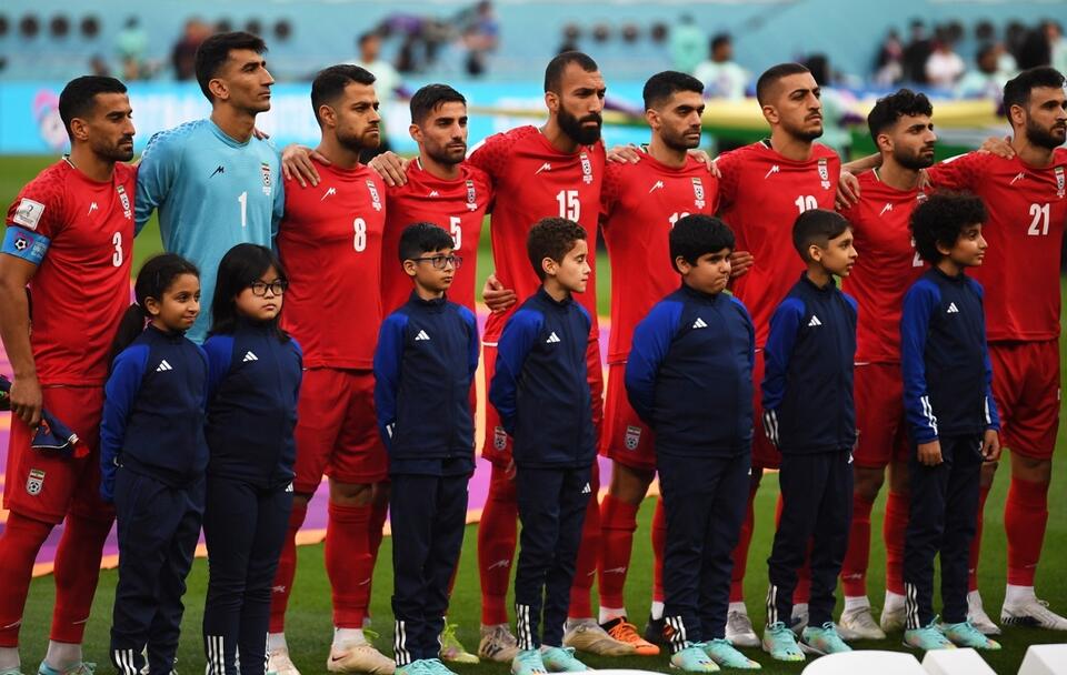 Irańscy piłkarze nie śpiewali własnego hymnu! Dlaczego?