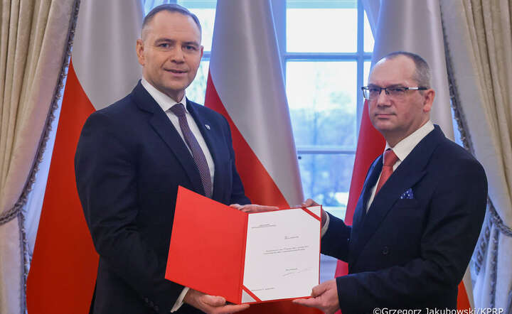 Prezydent Karol Nawrocki (L) powołał Marcina Zarzeckiego (P) w skład Rady Polityki Pieniężnej / autor: materiały prasowe KPRP / fot. Grzegorz Jakubowski
