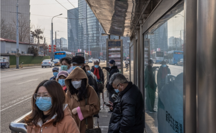 PAP/EPA/ROMAN PILIPEY / autor: Biznesowa dzielnica Pekinu - dworzec autobusowy, 24 lutego