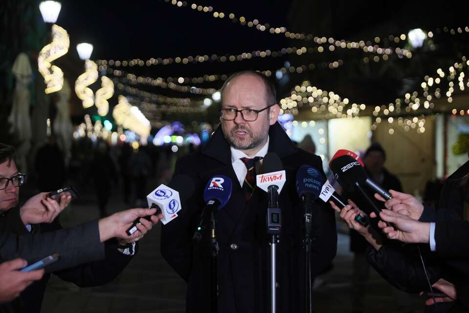 Szef Biura Polityki Międzynarodowej KPRP Marcin Przydacz podczas konferencji prasowej, po spotkaniu Prezydentów Państw Grupy Wyszehradzkiej w Ostrzyhomiu / autor: PAP/Leszek Szymański