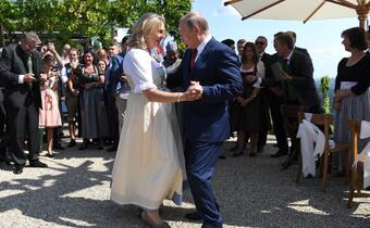 Putin przyjechał na wesele z Kozakami