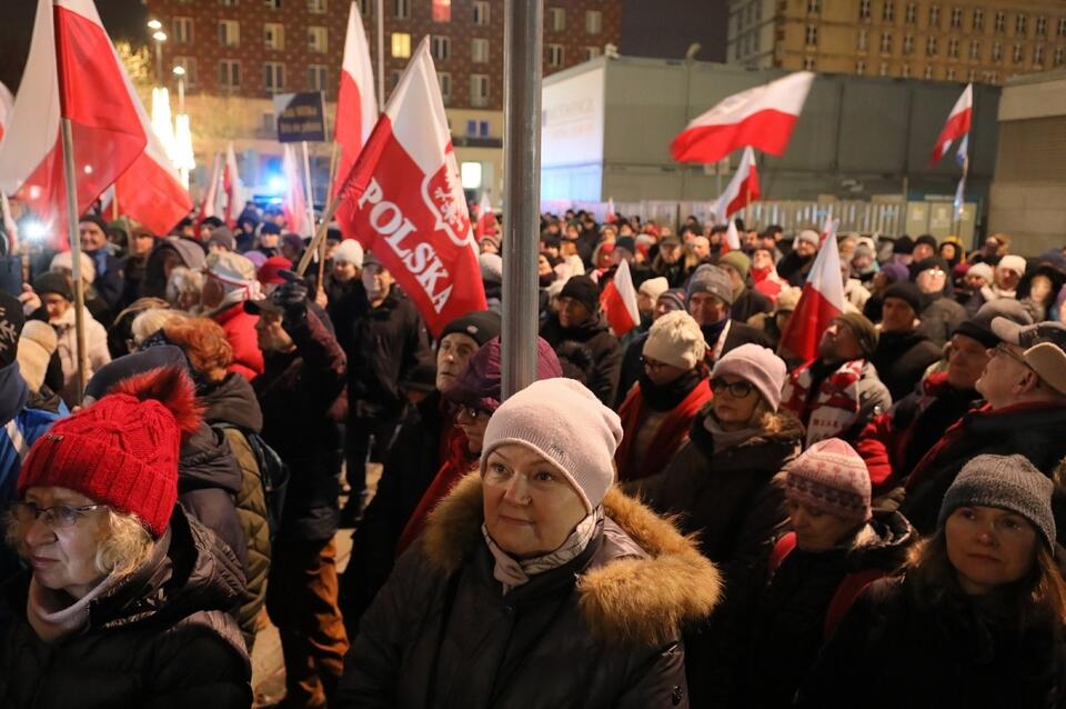 Sylwestrowa manifestacja przed TVP na Placu Powstańców!