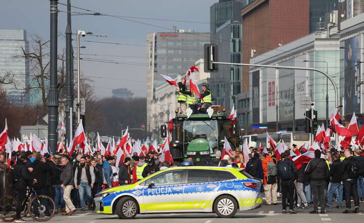 Warszawa zablokowana. Trwa protest rolników [ZDJĘCIA]