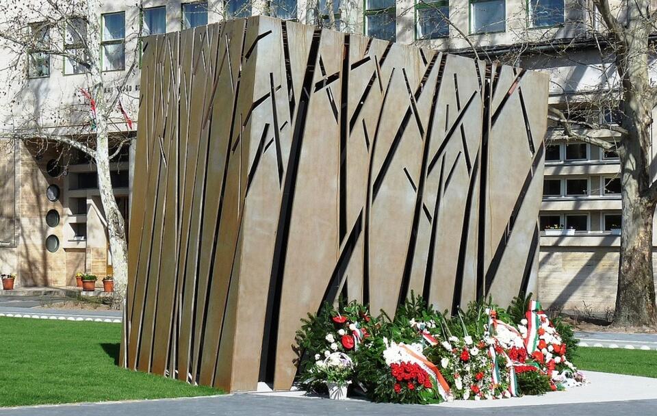 Pomnik Męczenników Katynia w Budapeszcie  / autor: Fekist/commons.wikimedia.org/CC BY-SA 4.0