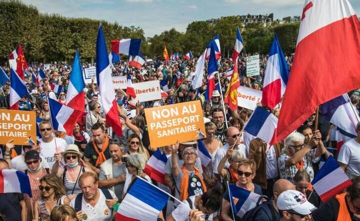 Protesty we Francji  / autor: PAP/EPA/CHRISTOPHE PETIT TESSON