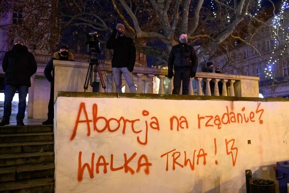 Protest Strajku Kobiet w Poznaniu  / autor: 	PAP/Jakub Kaczmarczyk
