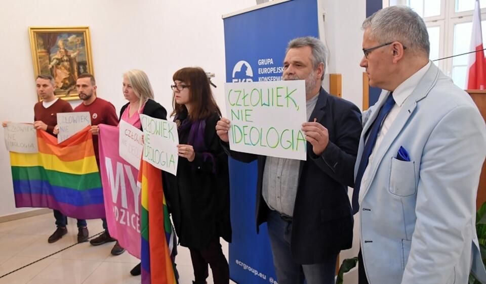 Uczestnicy debaty otwartej 'Ideologia LGBT i gender. Doświadczenia państw UE i polityka UE' / autor: PAP/Jacek Bednarczyk