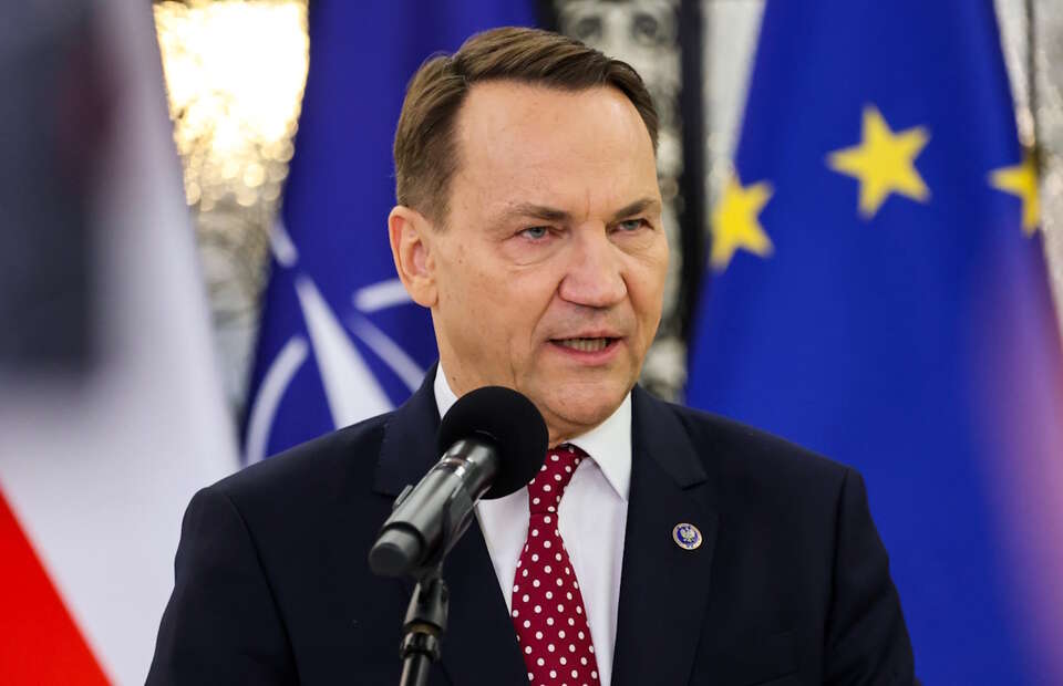 Minister Sikorski padł na kolana przed Unią Europejską / autor: PAP/Albert Zawada