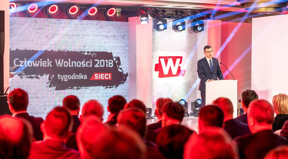 Uroczystość wręczenia tytułu Człowiek wolności za rok 2018, na scenie redaktor naczelny magazynu Jacek Karnowski / autor: wPolityce.pl