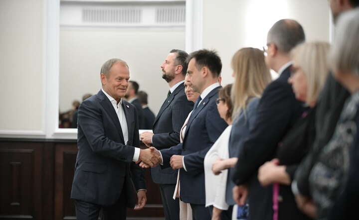Premier Donald Tusk przed posiedzeniem rządu  / autor: PAP/Marcin Obara