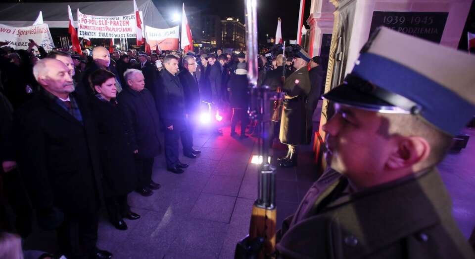 WARSZAWA 79. MIESIĘCZNICA SMOLEŃSKA. Antoni Macierewicz, Beata Szydło, Jarosław Kaczyński, Marek Kuchciński, Stanisław Karczewski.Fot. PAP/Leszek Szymański