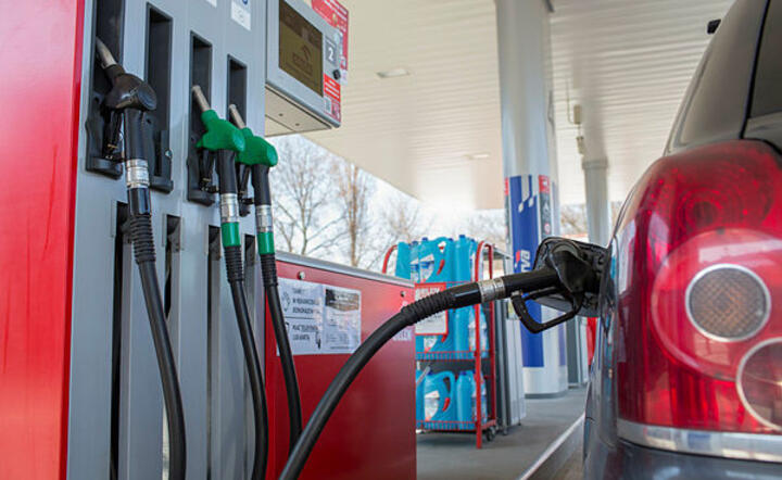 Zdaniem analityków są szanse na zahamowanie trendu zwyżkowego cen paliw / autor: Fratria/ Andrzej Wiktor