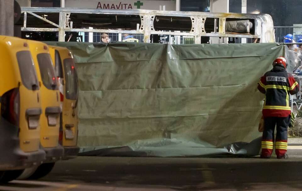 Spłonął autokar w Szwajcarii.  / autor: EPA/LAURENT MERLET Dostawca: PAP/EPA.