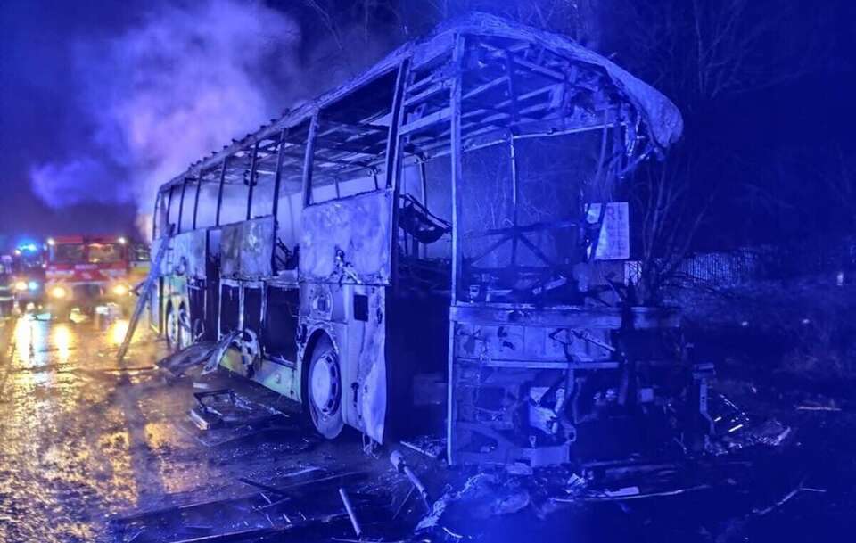 Na zdjęciu spalony autokar z polski / autor: Polícia Slovenskej republiky