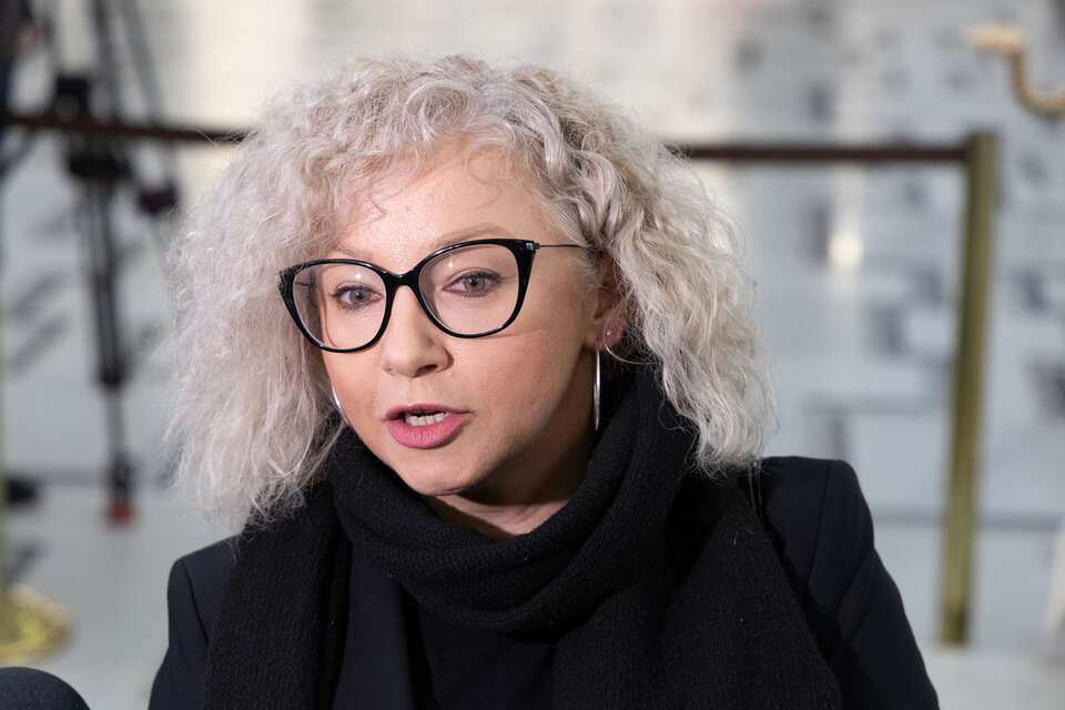 Katarzyna Kotula na korytarzu sejmowym / autor: Fratria