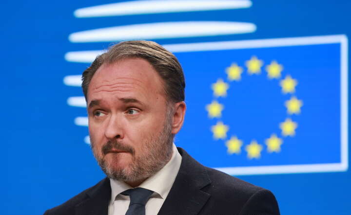 Unijny komisjarz ds. energii Dan Jorgensen na konferencji po wczorajszym szczycie energetycznym w Brukseli / autor: PAP/EPA/OLIVIER HOSLET 