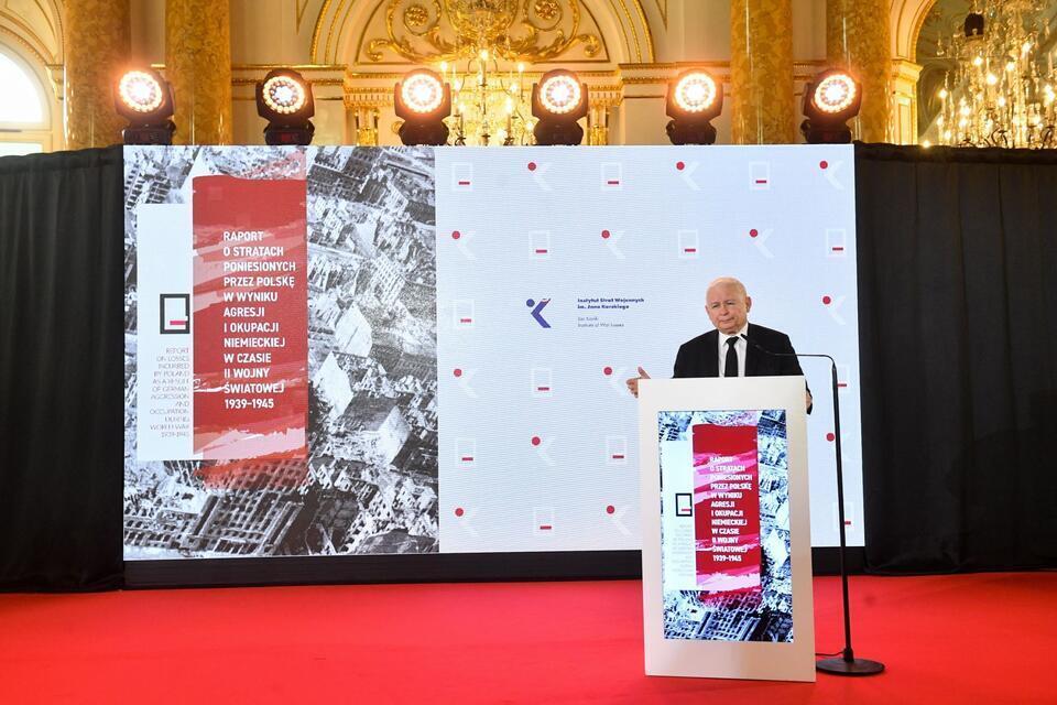 The President of the Law and Justice Party Jarosław Kaczyński during the presentation of the report on losses suffered by Poland as a result of German aggression and occupation during World War II, 1 Jan. at the Royal Castle in Warsaw / autor: PAP/Radek Pietruszka