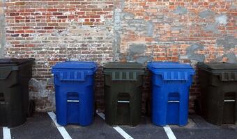 Śmieci śmierdzące polityką i PO