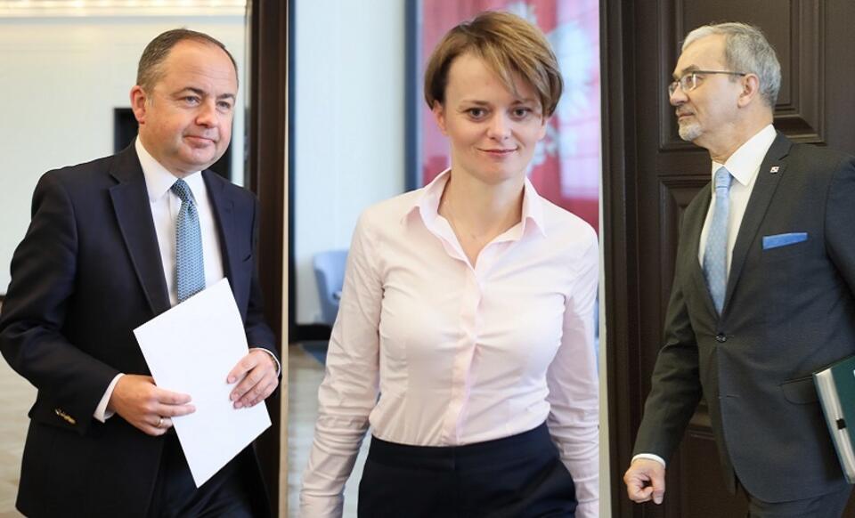 Konrad Szymański, Jadwiga Emilewicz, Jerzy Kwieciński / autor: PAP/Leszek Szymański; Fratria
