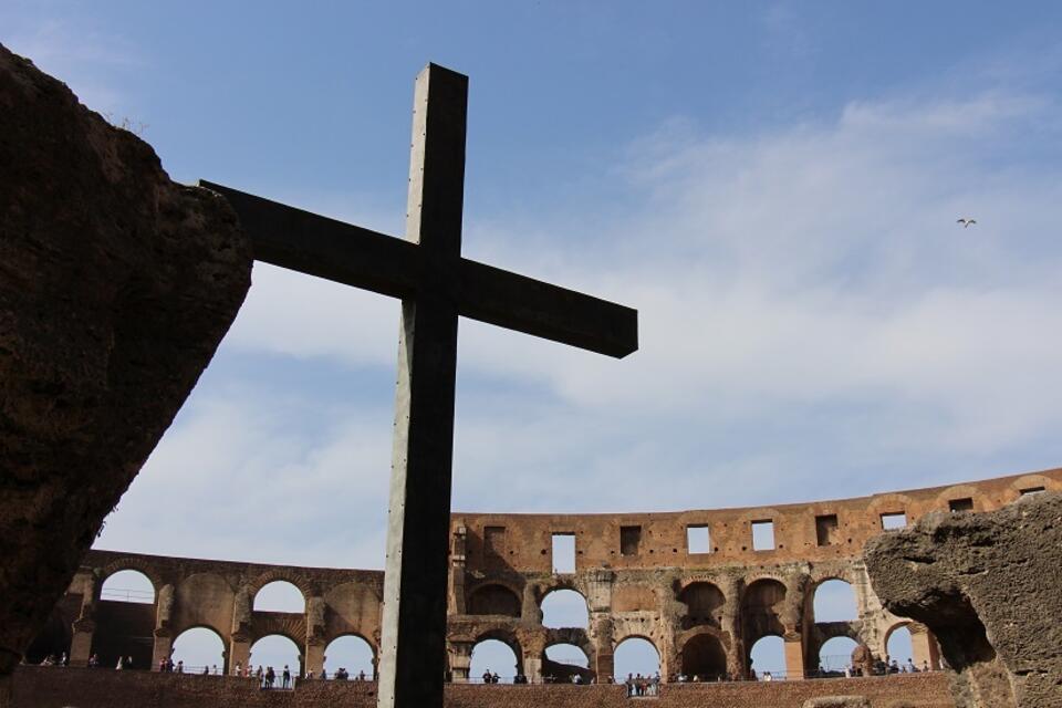 Koloseum w Rzymie, miejsce męczeństwa pierwszych chrześcijan (; zdjęcie ilustracyjne) / autor: Fratria