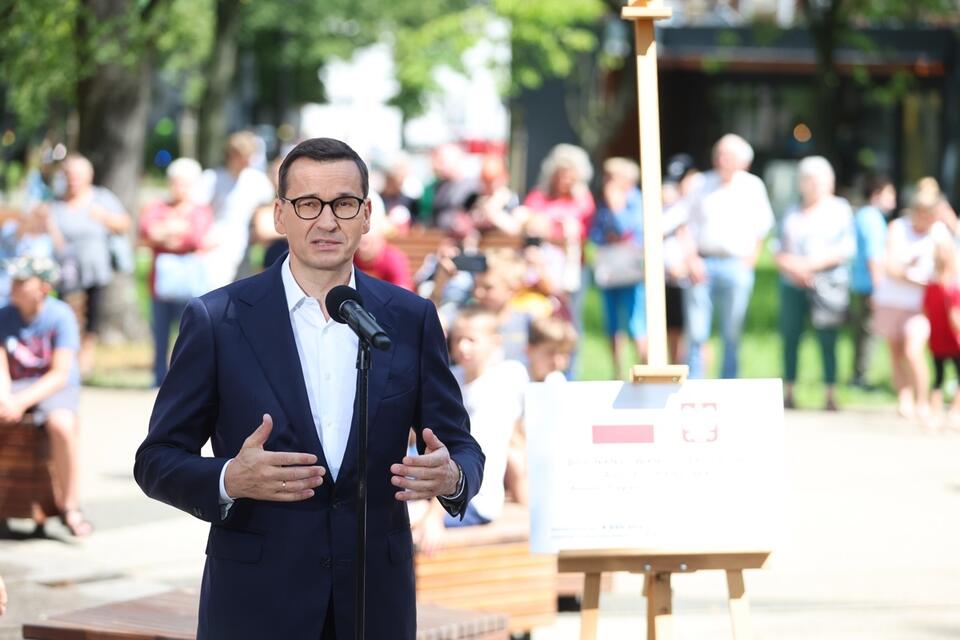 Premier Mateusz Morawiecki podczas wizyty w Rudzie Śląskiej. / autor: PAP/Zbigniew Meissner