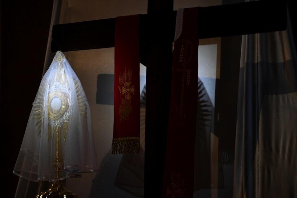 Adoracja Najświętszego Sakramentu w Grobie Pańskim / autor: PAP/Darek Delmanowicz