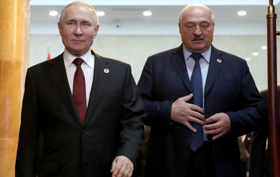 Prezydent Rosji Władimir Putin i prezydent Białorusi Alaksandr Łukaszenka / autor: PAP/EPA/IGOR KOVALENKO