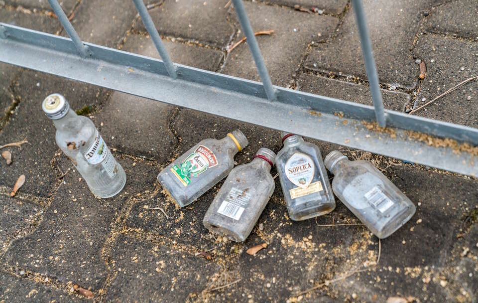 Butelki po alkoholu / autor: Fratria