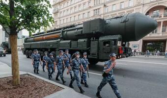 Francja: Putinowi odpowiadamy, że też mamy broń nuklearną