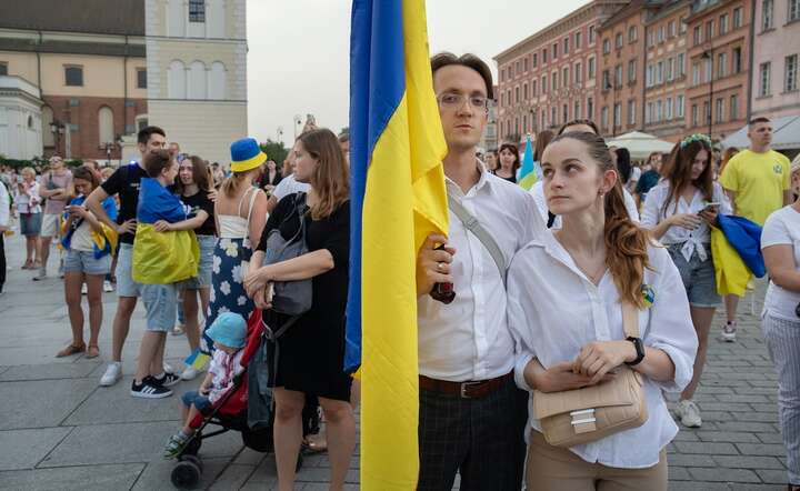 Ukraińcy na Placu Zamkowym w Warszawie w dniu obchodów Dnia Niepodleglosci Ukrainy / autor: Fratria / AW