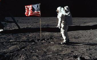 Kurtka Aldrina z wyprawy na Księżyc sprzedana za 2,8 mln dol.