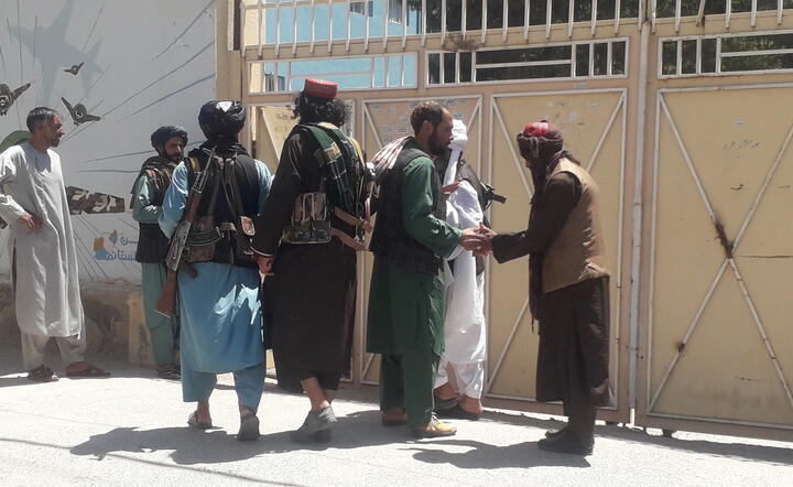 Kraje zachodnie ewakuują personel ambasad z Kabulu