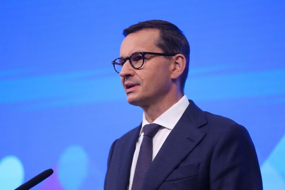 Premier RP Mateusz Morawiecki podczas konferencji prasowej po spotkaniu szefów rządów państw Grupy Wyszehradzkiej w Bratysławie. / autor: PAP/Albert Zawada