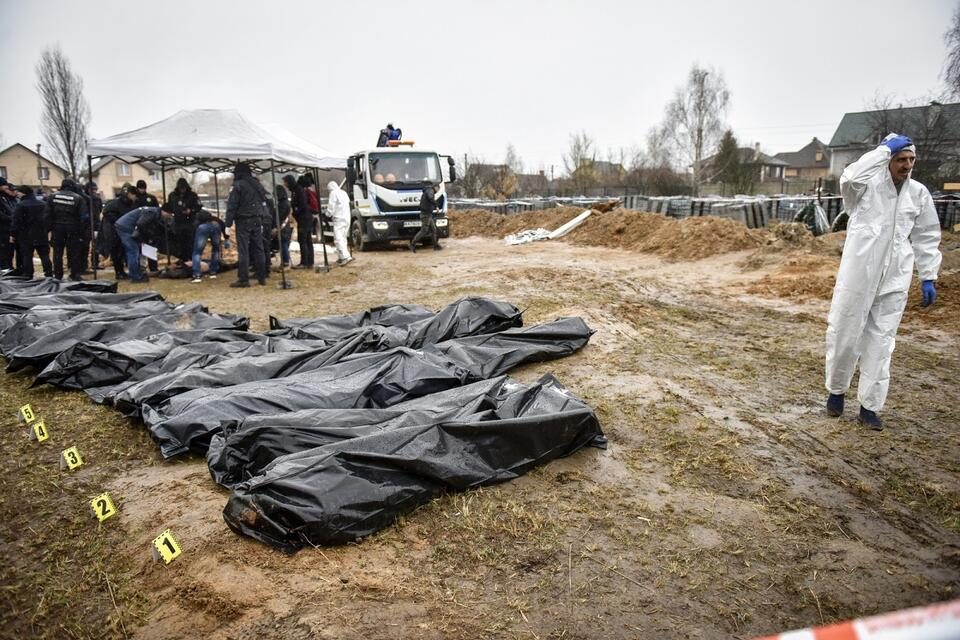 Ciała ofiar rosyjskiej masakry w Buczy / autor: PAP/EPA
