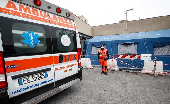 Włoski ambulans / autor: PAP/EPA/GIUSEPPE LAMI