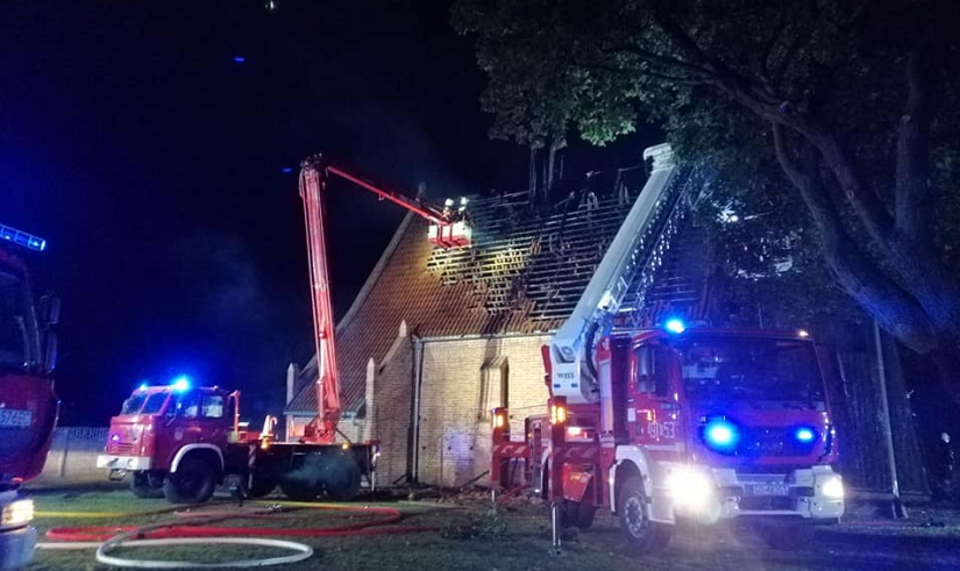Pożar kościoła w Orłowie / autor: OSP KSRG JOT Nowy Dwór Gdański/Facebook