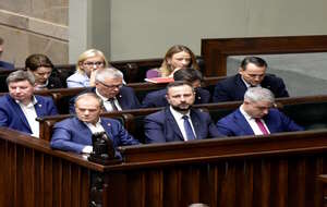 Na zdjęciu rząd Koalicji 13 Grudnia w ławach sejmowych / autor: Fratria