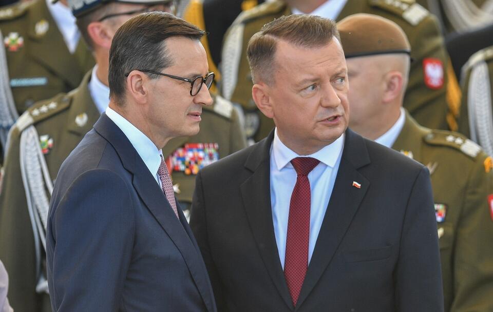 Premier Mateusz Morawiecki i minister Mariusz Błaszczak / autor: PAP/Radek Pietruszka