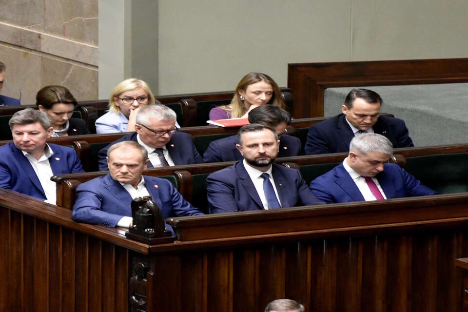 Czarny tydzień - protest szpitali, ekipa Tuska zajmuje się sobą