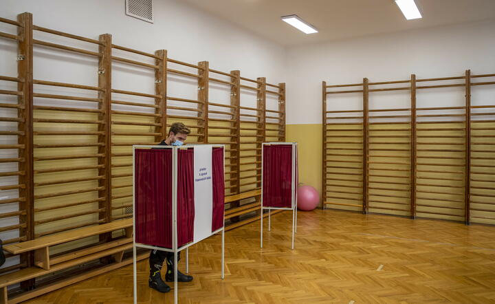 Wybory w Czechach / autor: PAP/EPA/MARTIN DIVISEK