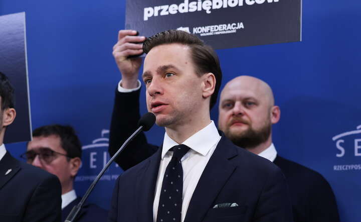 Krzysztof Bosak: żądamy, nie tylko apelujemy, wstrzymania obowiązku wejścia w KSeF od 1 lutego / autor: PAP/Albert Zawada