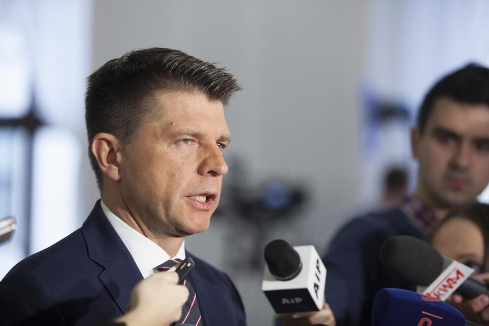 Petru podejmuje rękawicę rzuconą przez Budkę / autor: Fratria