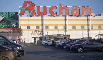 Auchan tak wychodzi z Polski, że… zostaje