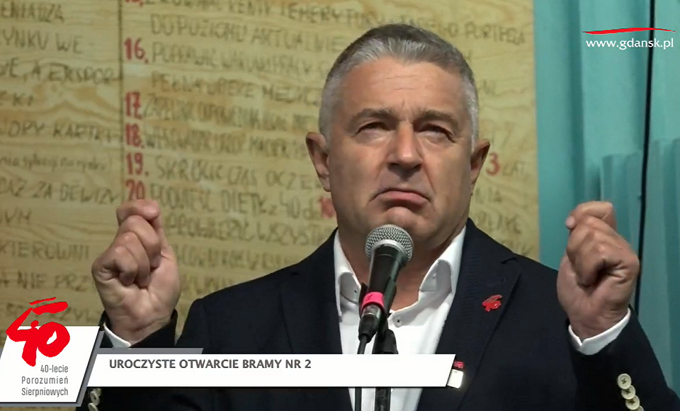 Władysław Frasyniuk podczas uroczystego otwarcia Bramy nr 2 Stoczni Gdańskiej / autor: screen: Facebook/Miasto Gdańsk