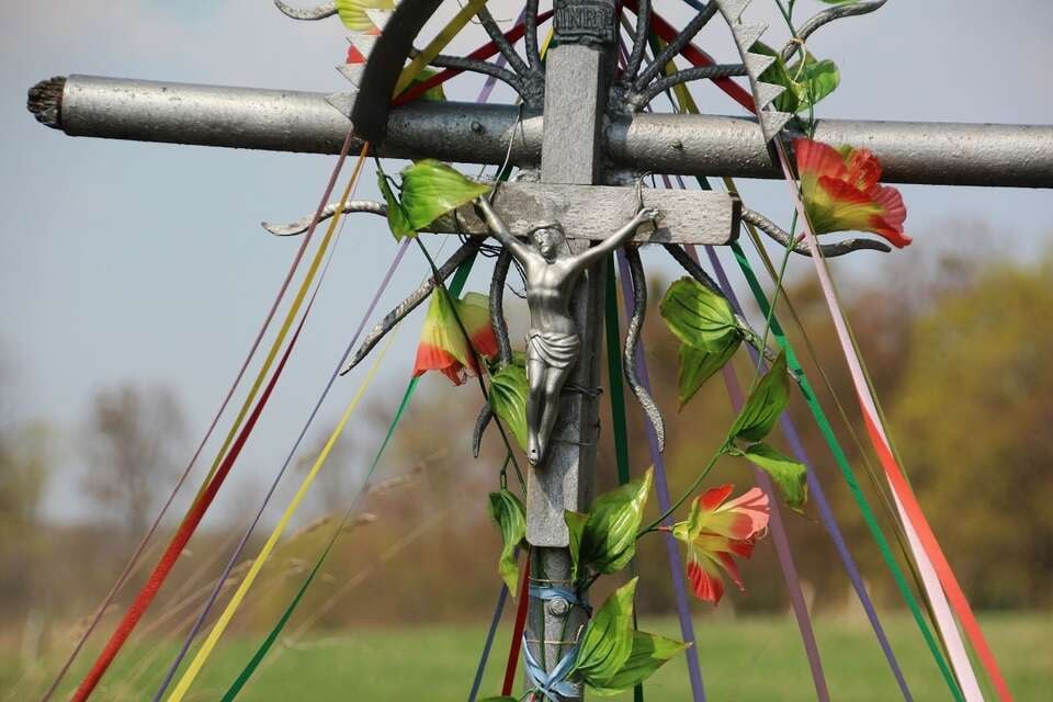 Przydrożny krzyż w Polsce / autor: Fratria