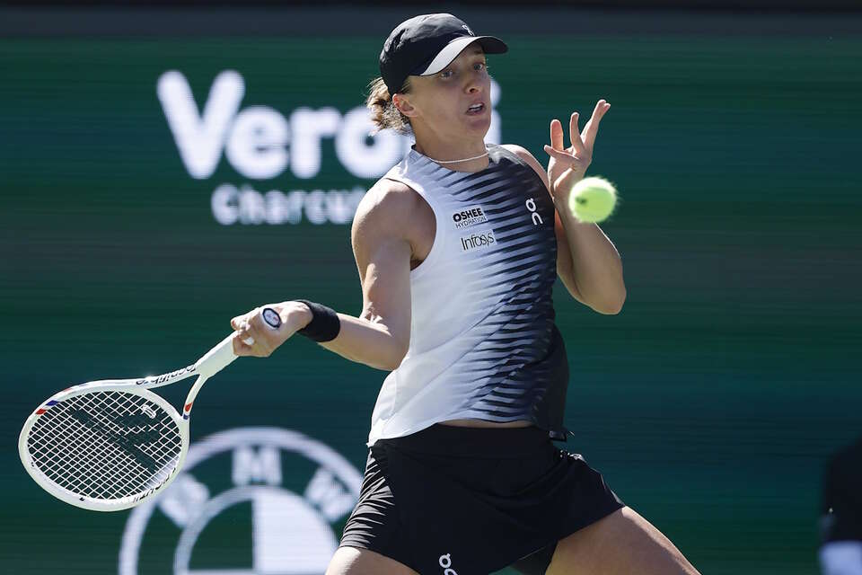 Na zdjęciu Iga Światek podczas meczu w turnieju Indian Wells / autor: PAP/EPA