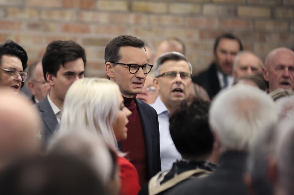 Były premier, poseł PiS Mateusz Morawiecki podczas spotkania z mieszkańcami w siedzibie Solidarności w Katowicach / autor: PAP/Michał Meissner