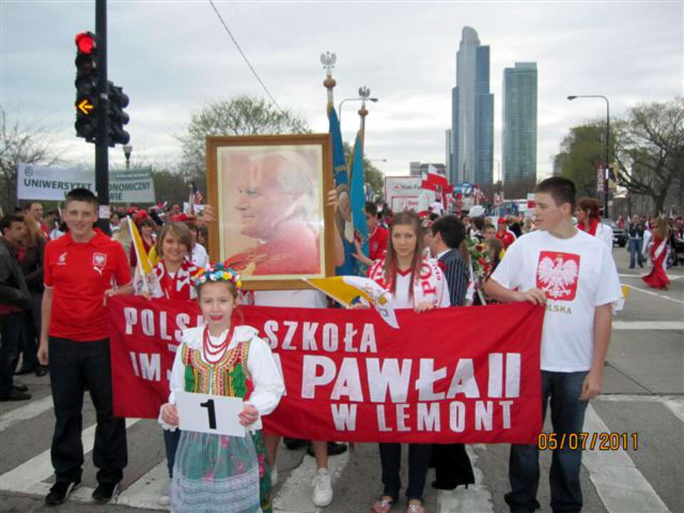 Zdjęcie z zeszłorocznej parady, za: http://www.wspolnota-polska.org.pl