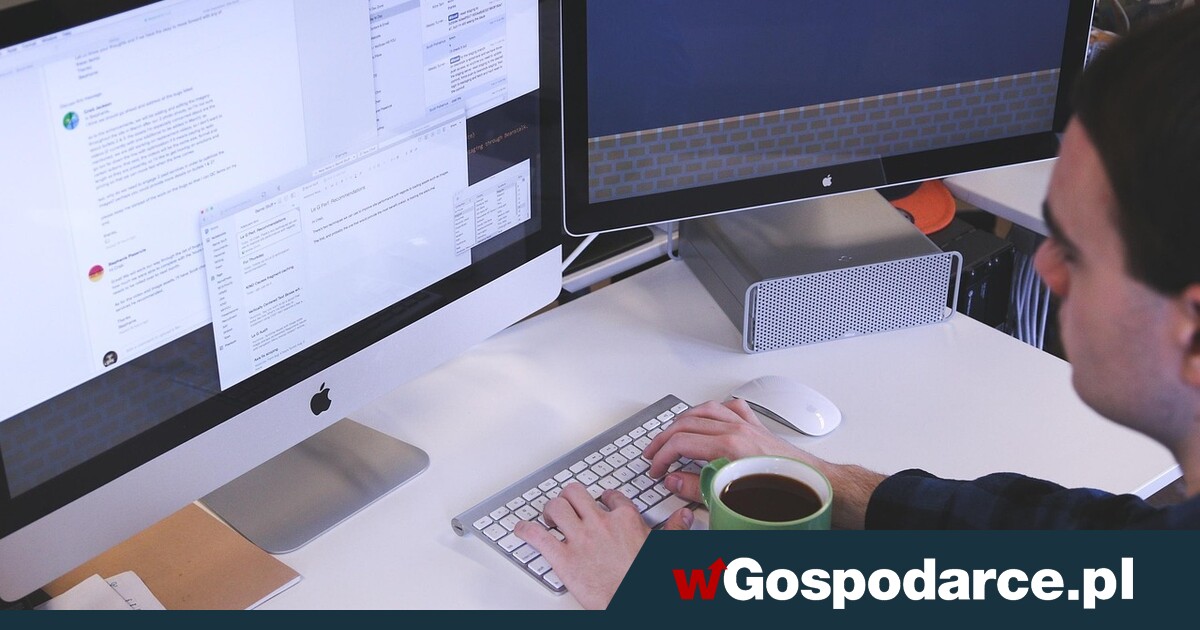 Tempo płac w firmach „ciąży w dół"